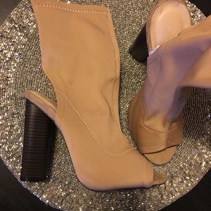 Nude fashion peep toe/heel ankle booties